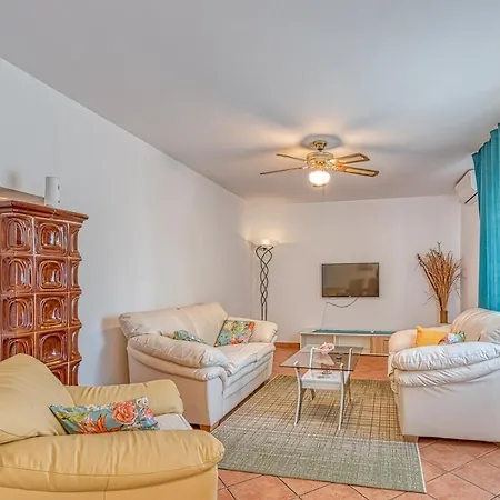 Gaby With Balcony 公寓 *