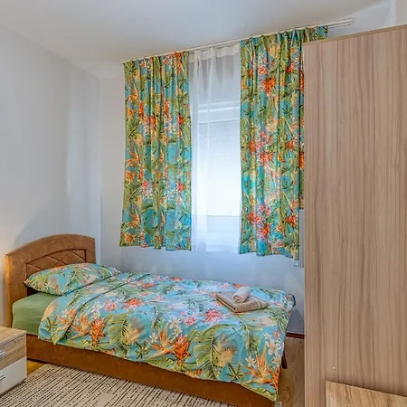 Gaby With Balcony 波雷奇