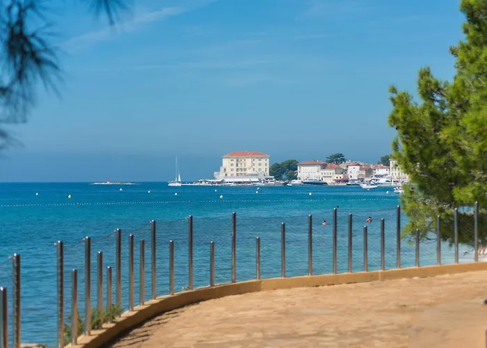 Gaby With Balcony Apartament *